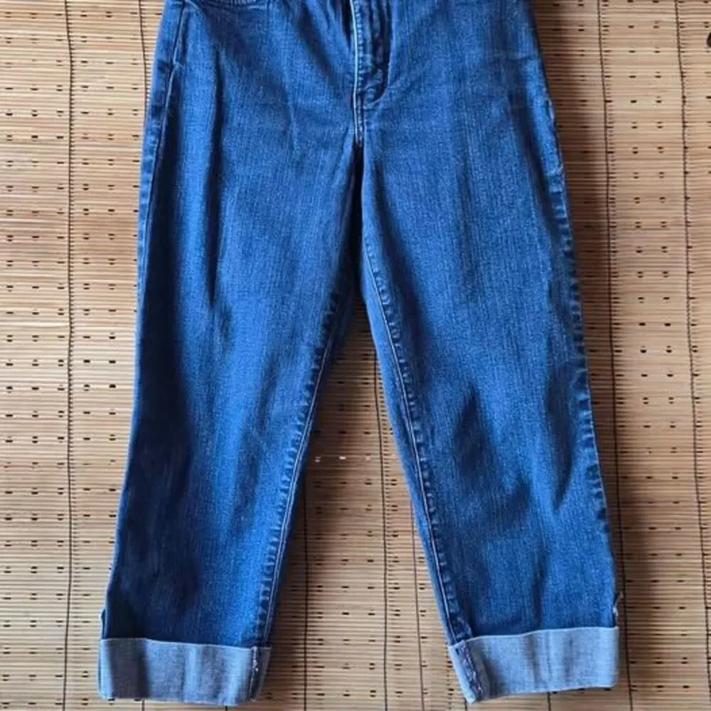 NYDJ Women's Capri Jeans Size 6 Medium Wash Stretch Denim Rolled Cuff